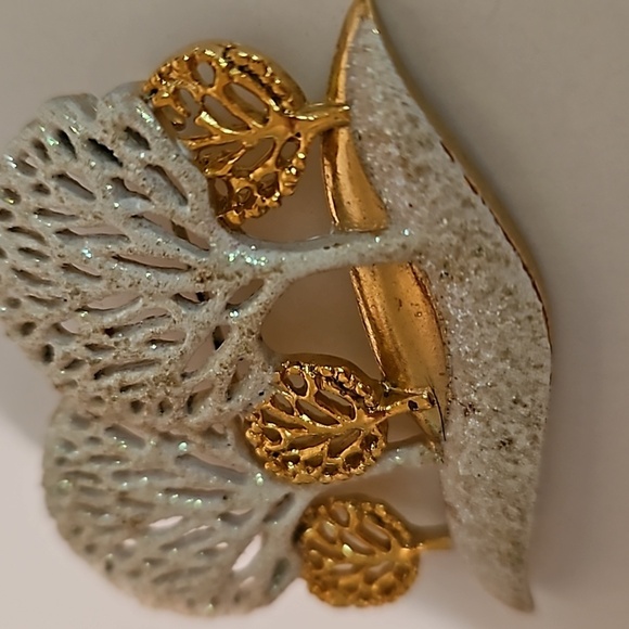 AJC AMERICAN JEWELRY CO. Goldtone & Enamel Sparkle Tree Brooch - Picture 3 of 6